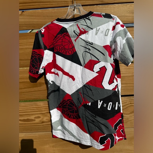 Boys’ Jordan Tshirt - Picture 3 of 3